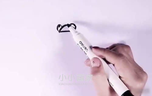 大翅膀蝴蝶简笔画画法图片步骤步骤3