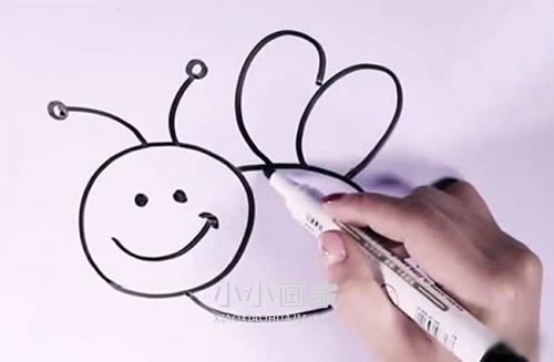采蜜的蜜蜂简笔画画法图片步骤步骤4